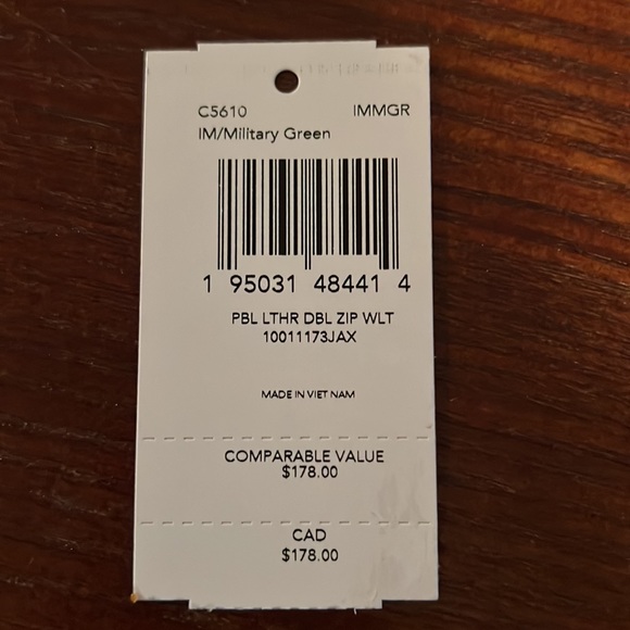 COACH leather wristlet unopened with tags - Picture 5 of 6